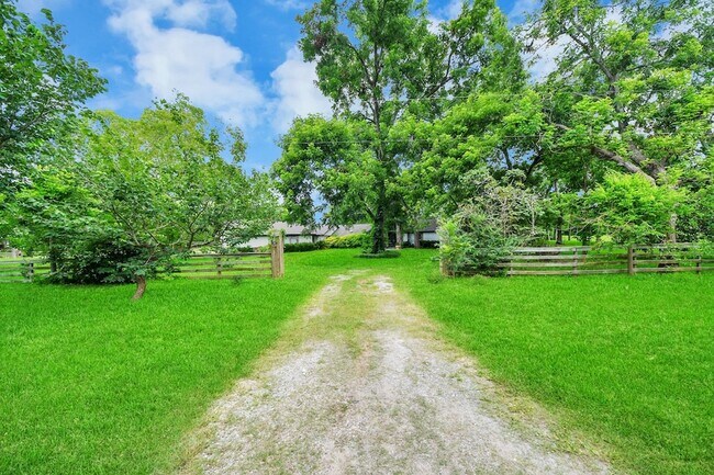 Building Photo - 4126 Pecan Bend Dr