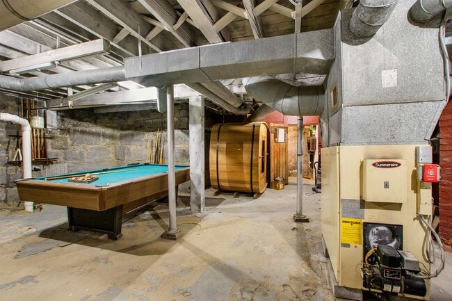 Building Photo - 19 Pine St