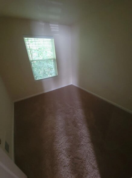 Building Photo - 499 Upland St