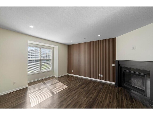 Building Photo - 8085 Central Park Way