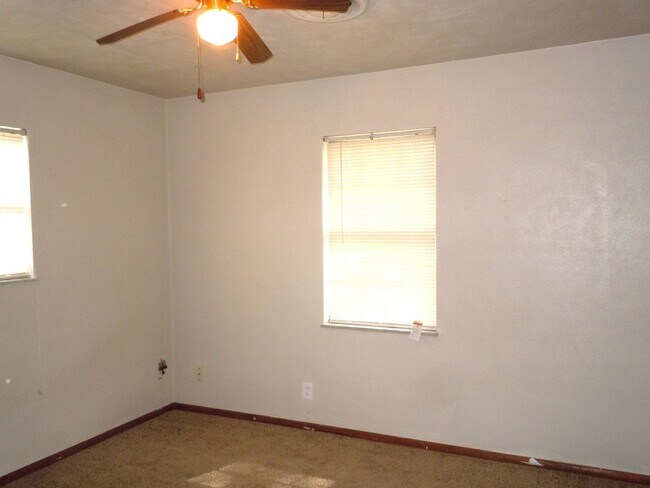 Building Photo - 831 Strong