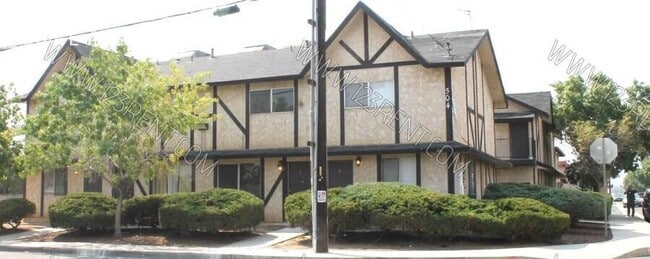 Building Photo - 504 E Ave Q3