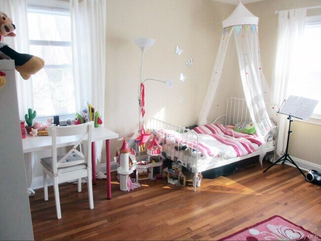 Building Photo - 11 Latonia Rd