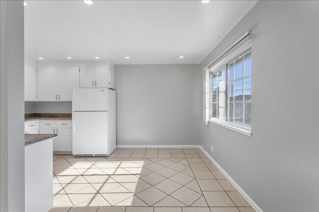 Building Photo - 1332 High St