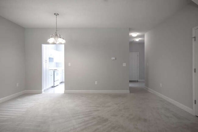 Building Photo - Updated Townhouse