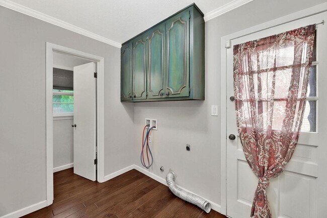 Building Photo - Charming Ranch in Rockwood!