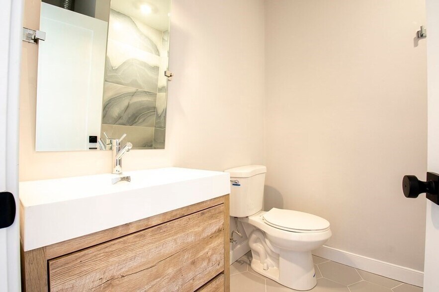 Building Photo - 275 Webster St