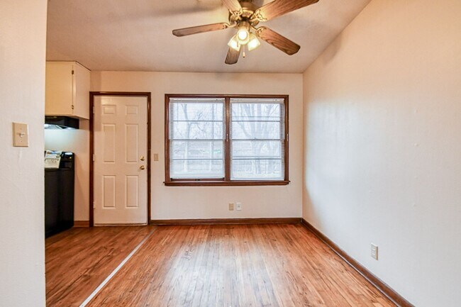 Building Photo - Charming Central Norman Home!