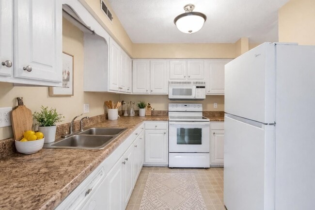 Building Photo - 612 Pine Ridge Pl