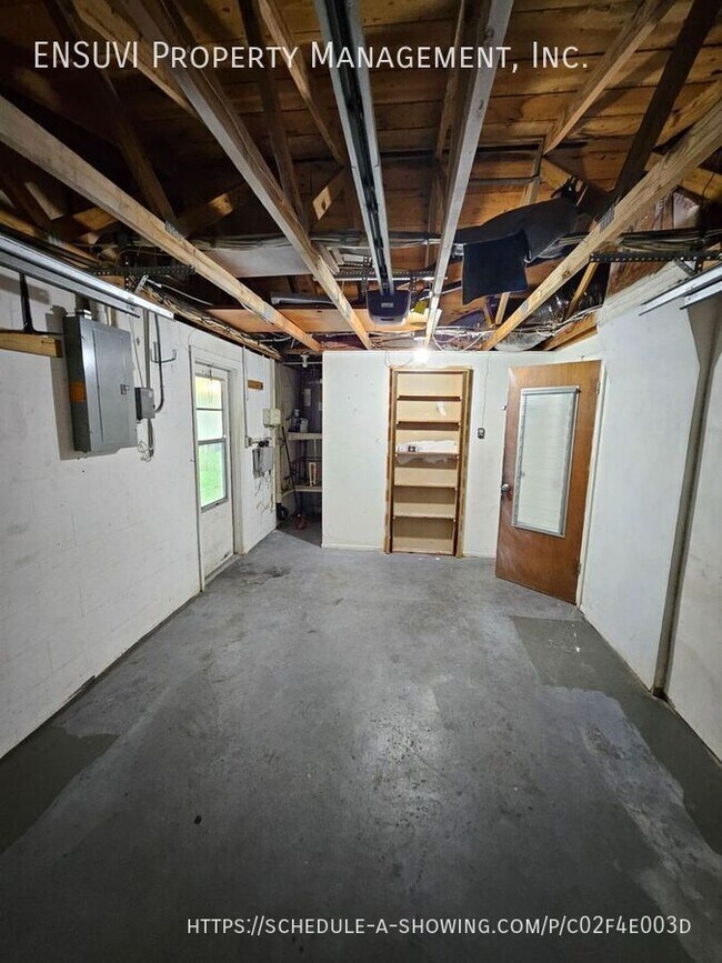 Building Photo - 7705 Farmlawn Dr
