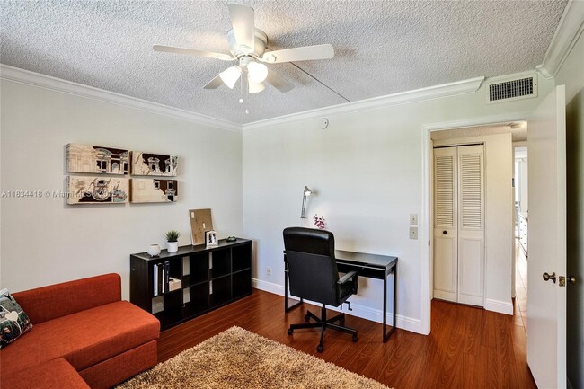 Building Photo - 370 NW 76th Ave