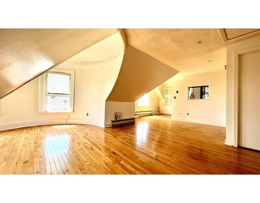 Building Photo - 92 Elm Ave