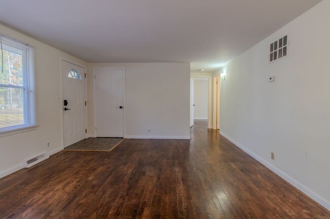 Building Photo - Classic Ranch Just Minutes from TC’s Best