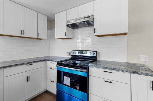 Building Photo - Charming 3 Bedroom, 2 Bathroom Home for Re...
