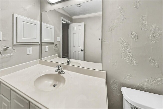 Building Photo - 5 Paddock Pines Pl
