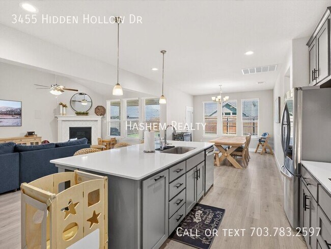 Building Photo - 3455 Hidden Holw Dr