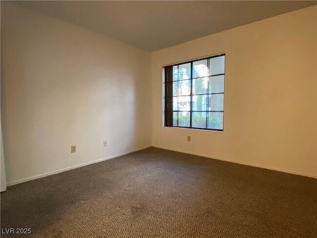 Building Photo - 4872 Nara Vista Way