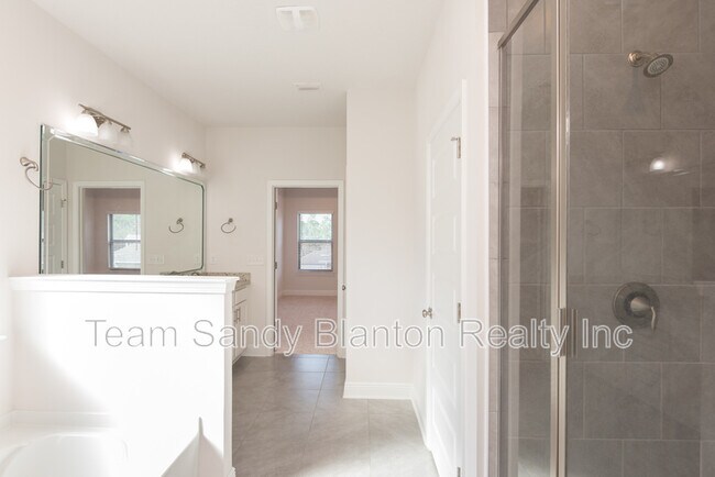 Building Photo - 9599 Pebble Stone Dr