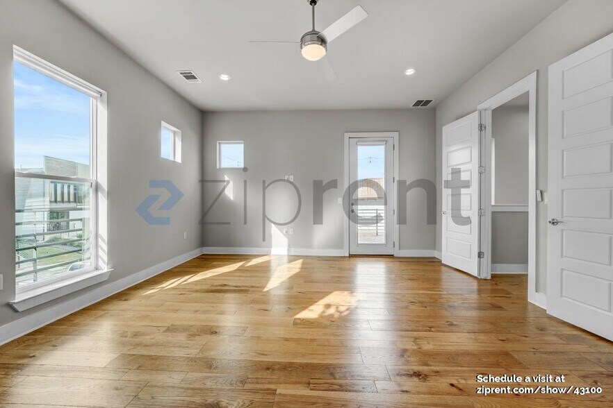 Building Photo - 6016 Seville Dr