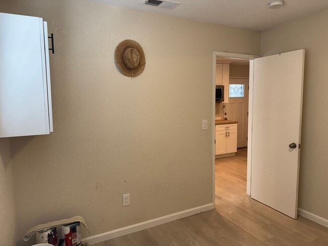 Building Photo - Great 4 Bedroom 3 Bathroom 2000 Sqft. Hous...