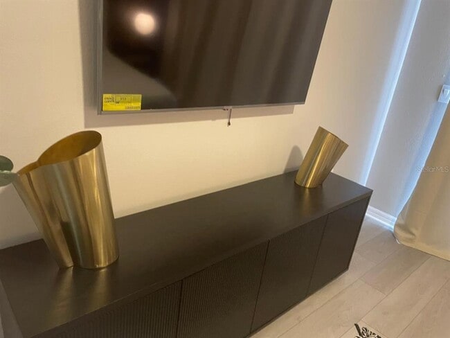 Building Photo - 734 Monroe Cir