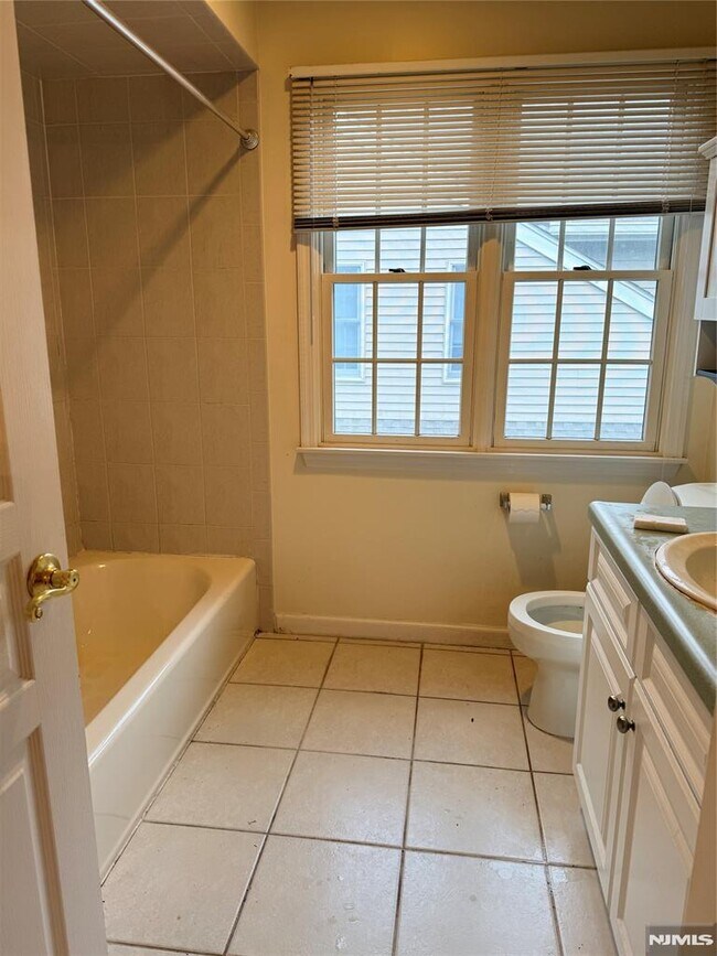 Building Photo - 63 Trotters Ln