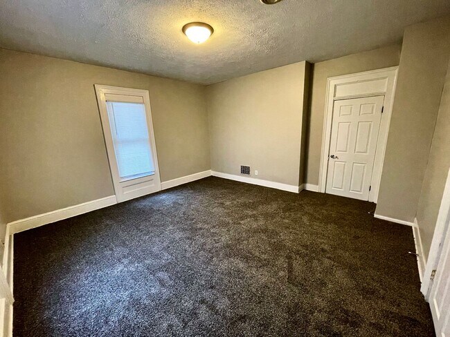 Building Photo - 650 W Ash St