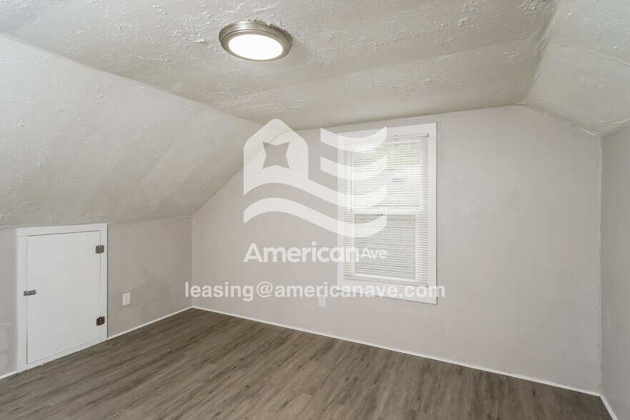 Building Photo - 920 Brentwood Ave