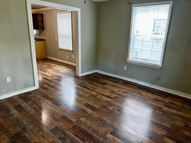Building Photo - 2-Bedroom Rental in the Heart of Pine Bluff