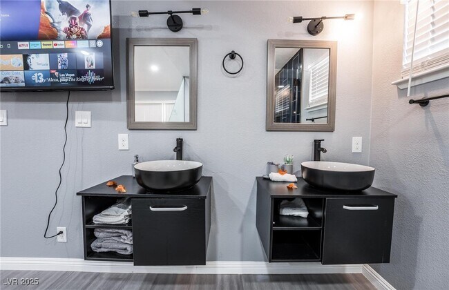 Building Photo - 7439 Trudy Ln