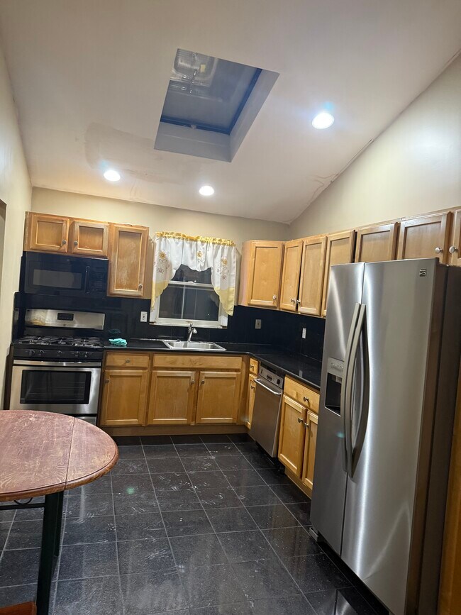 Building Photo - 1336 K St