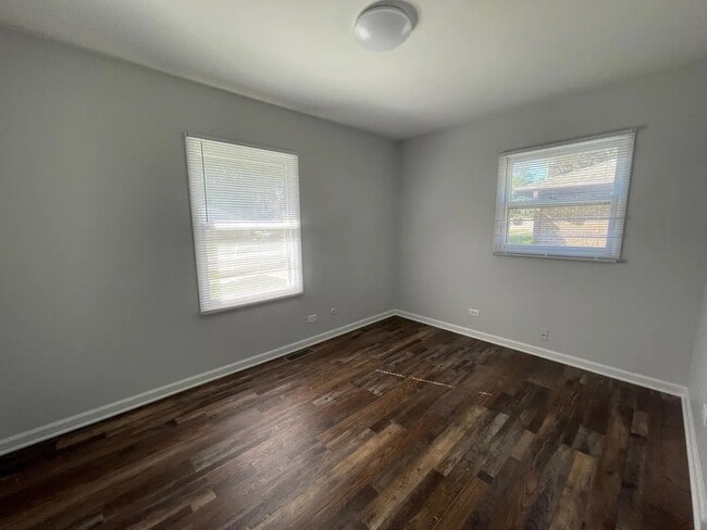 Building Photo - 70 Walnut Ct
