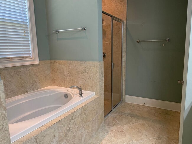 Building Photo - Fabulous Three Bedroom Home in Antiquity