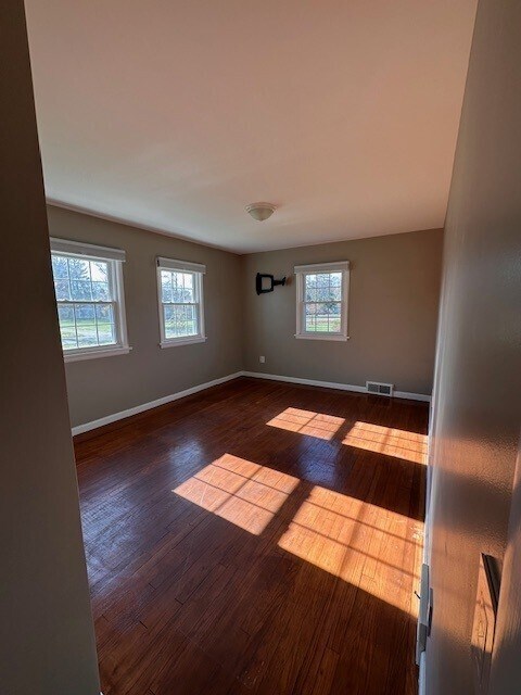 bedroom1 - 7987 State St