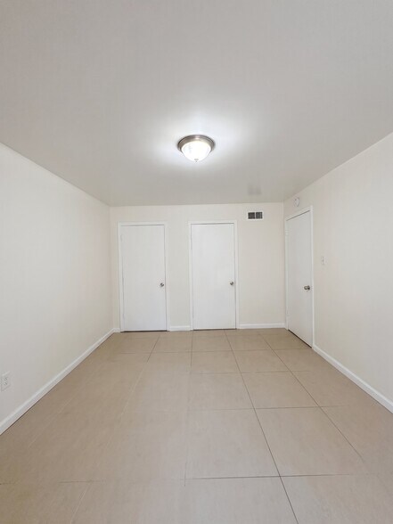 Building Photo - 2295 Candlewyck Cir