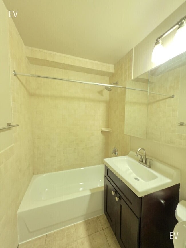 Building Photo - 310 Greenwich St