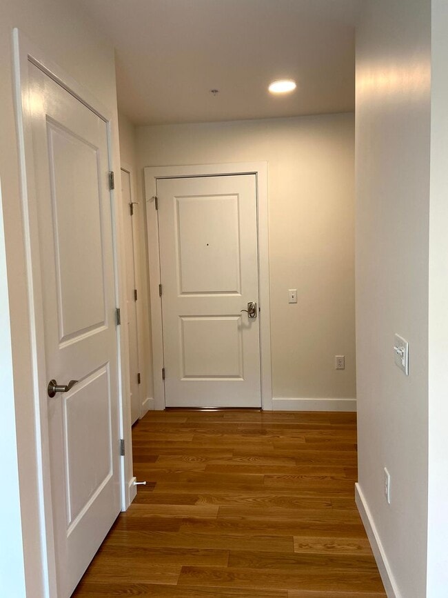 Building Photo - 1 Bedroom just minutes to DH