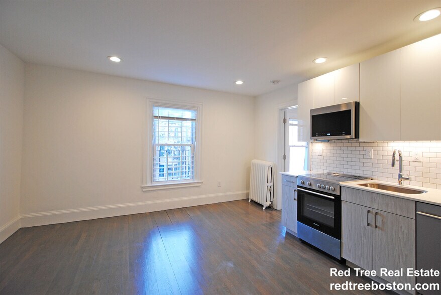Building Photo - 225 Newbury St