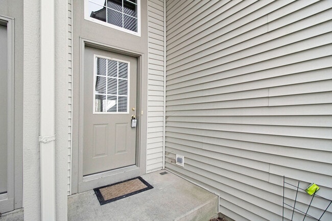 Building Photo - 409 Metropolitan St