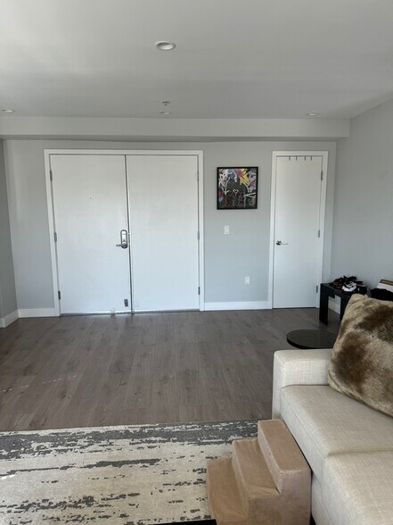 Building Photo - 3965 Carpenter Ave
