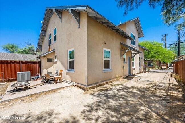 Building Photo - 527 N Jacobus Ave