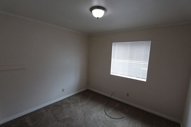 Building Photo - $500 OFF Move-In | Single-Level Home with Mt. Elden Views | Backyard Backing Greenspace