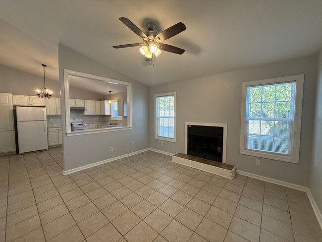 Building Photo - 2 bedroom 2 bath duplex