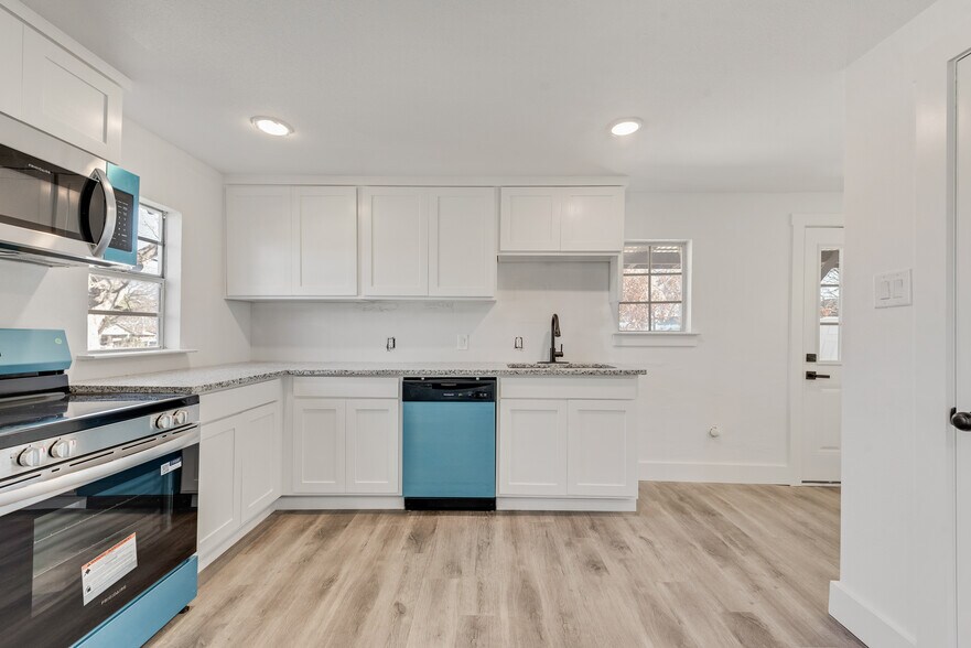 Building Photo - 303 W Broad St