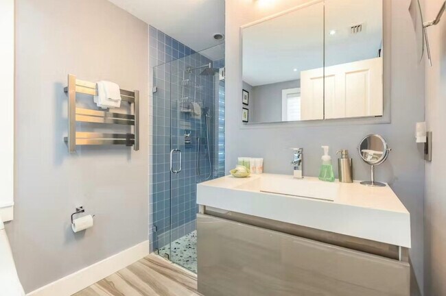 Building Photo - 629 Elizabeth St