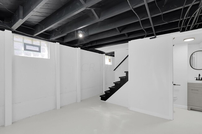 Building Photo - 1466 Elmwood Ave