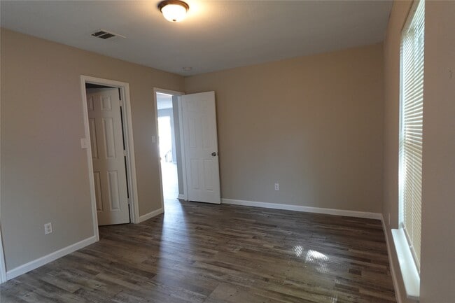 Building Photo - 7806 Beckley St