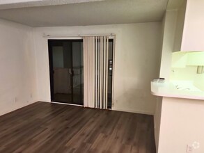 Building Photo - Live in the Heart of Beverly Hills: Charmi...
