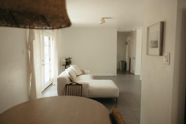 Building Photo - 4007 E Heatherbrae Dr