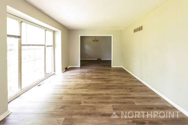 Building Photo - 3 BR/2BA | Newly Renovated Single Family Home |  2 Car Garage | Large Subbasement